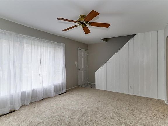 Living Room with new carpet and paint!