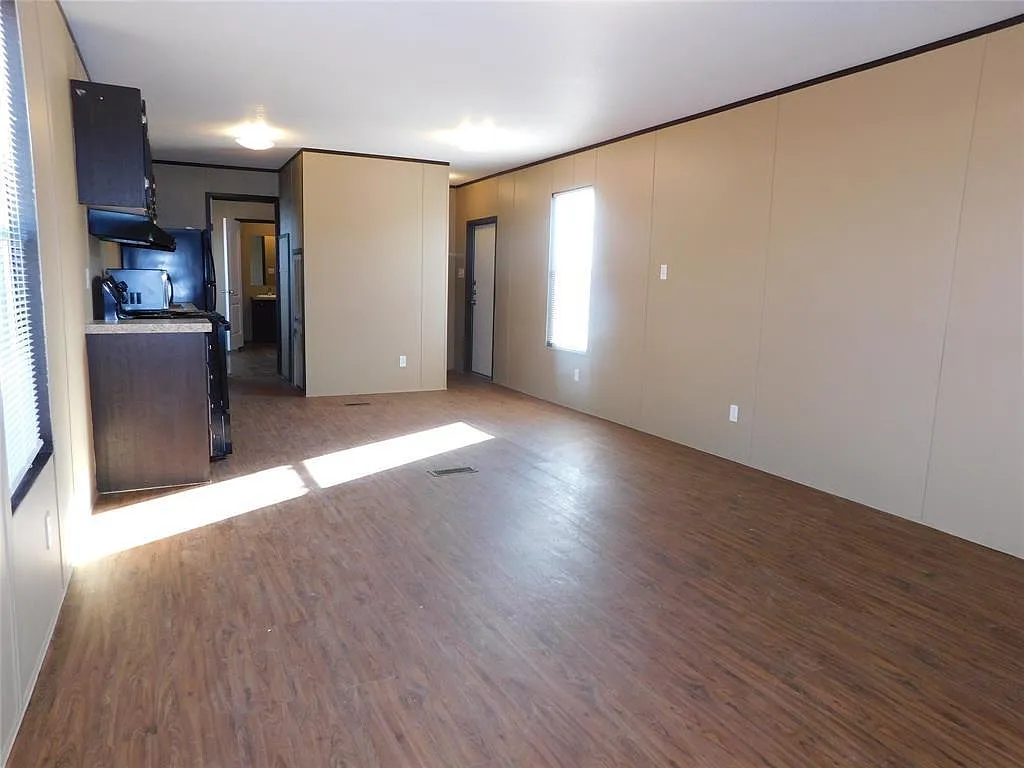 3 bed, 2.0 bath, 860 sqft, $1,325 — Photo 4
