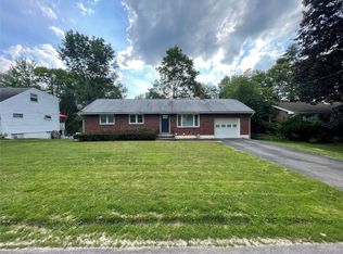 704 Pickwick Dr, Vestal, NY 13850