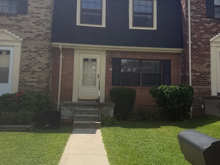 37 Heather Hill Rd — Photo 1