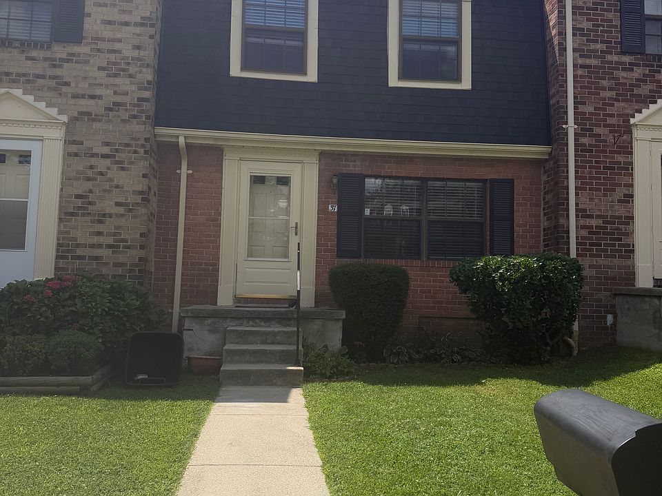 1st image of 37 Heather Hill Rd