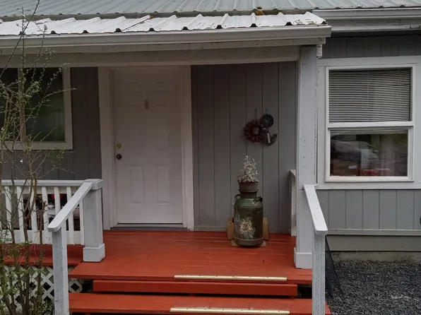 218 Rainey Dr, Drain, OR 97435