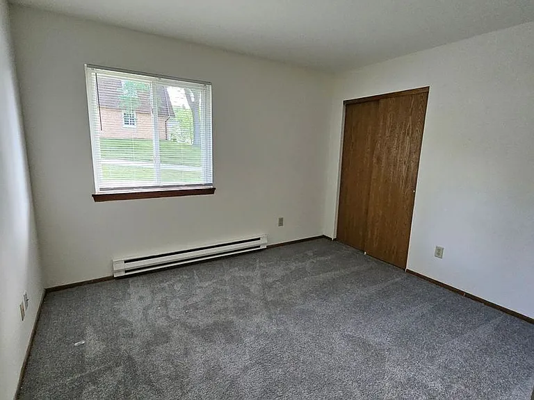 1385 Meadowcreek Dr — Photo 10
