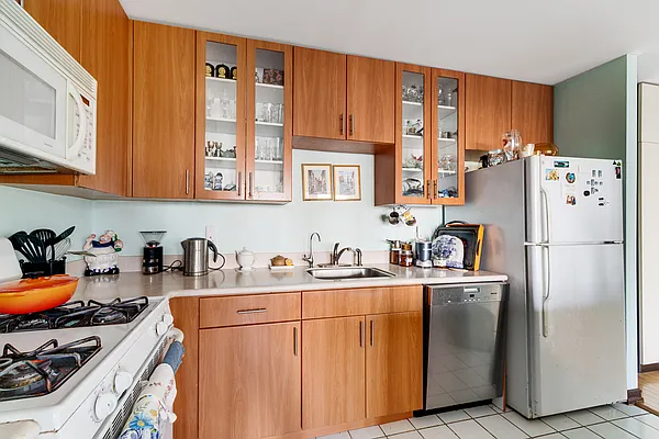 Sold by Golden Real Corp. | media 28