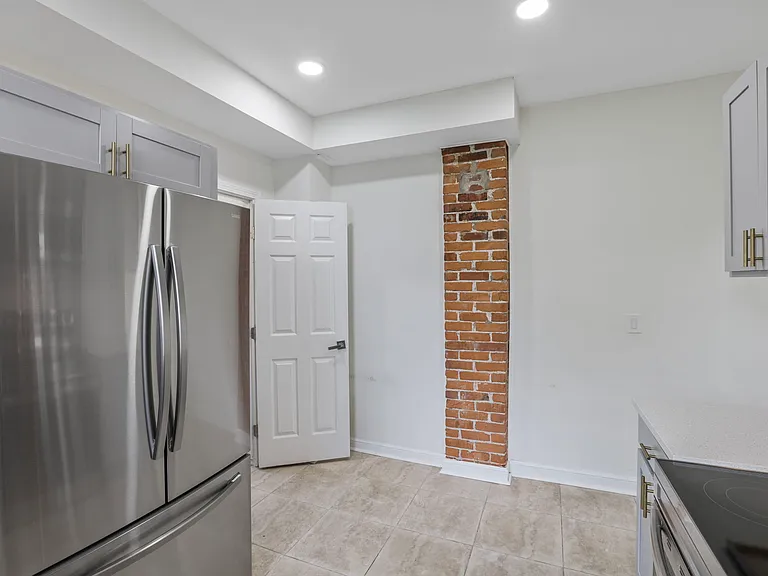 189 Avondale Ave — Photo 12