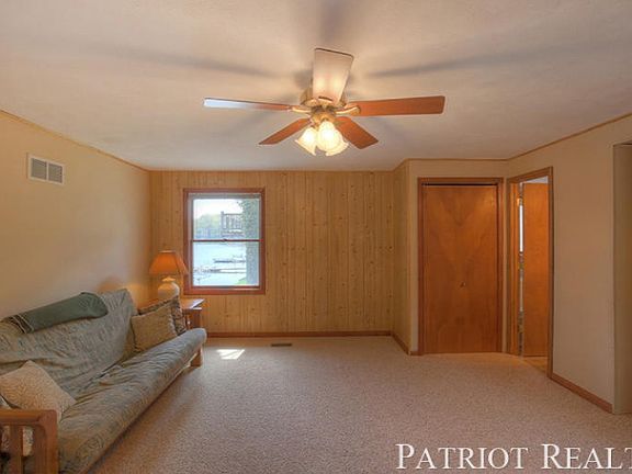 3rd image of 161 Lakeside Dr