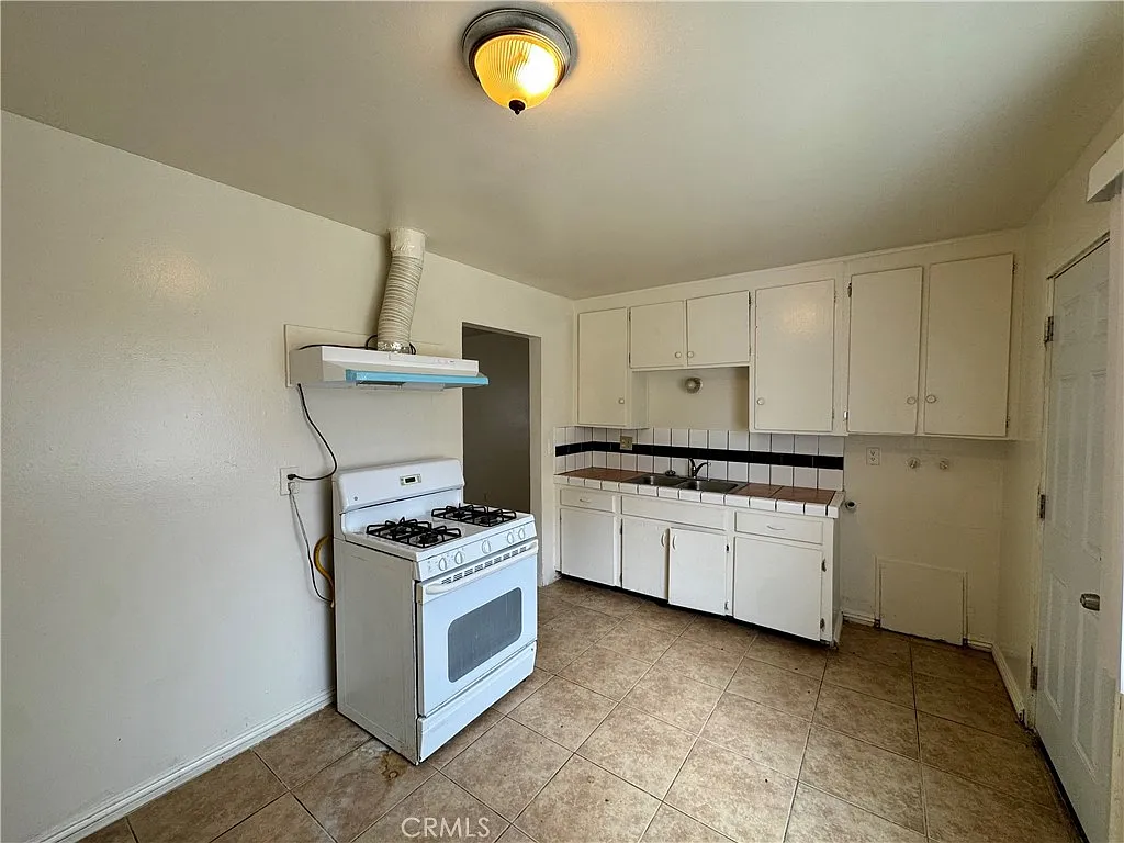 2 bed, 600 sqft, $2,095 — Photo 2