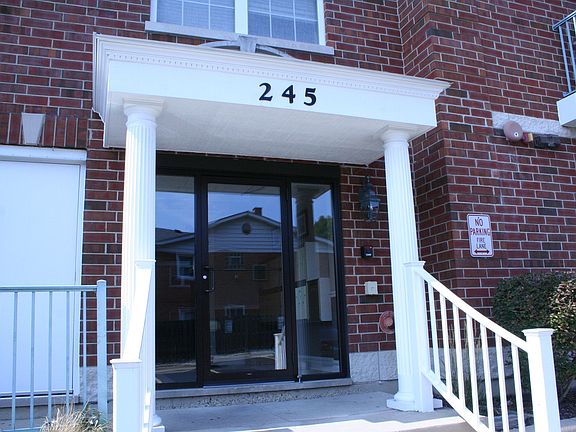 2nd image of 245 W Johnson St Unit 202
