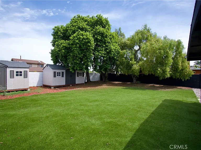 820 Iris Ave — Photo 14