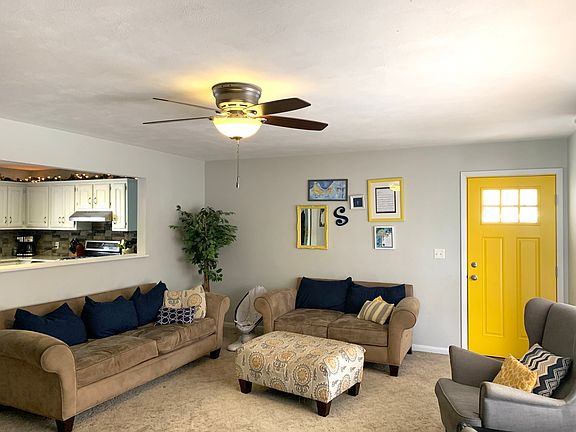 3rd image of 204 N Somerset Dr