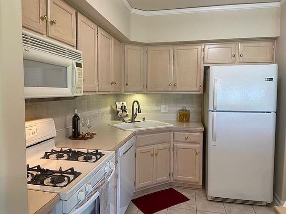 4th image of 811 Swan Dr Unit 3B