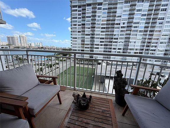 5th image of 18061 Biscayne Blvd APT 601