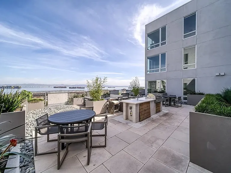 10 Kennedy Pl #209 — Photo 15