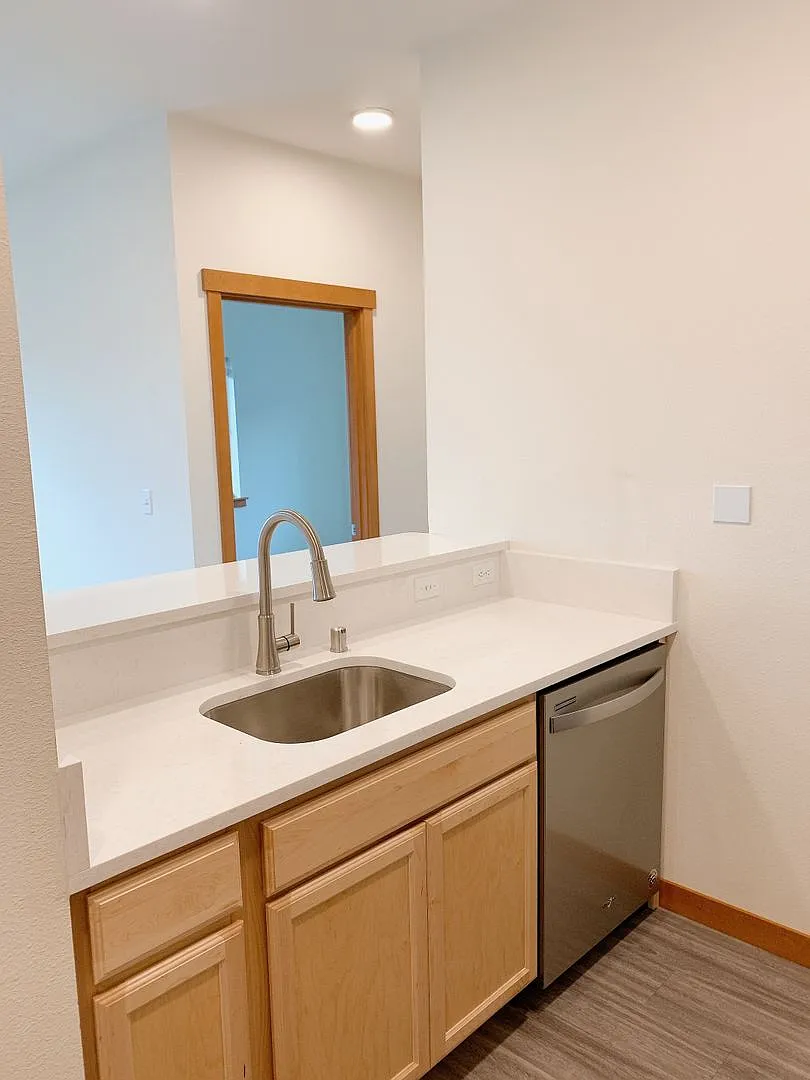 1111 N Forest St — Photo 4