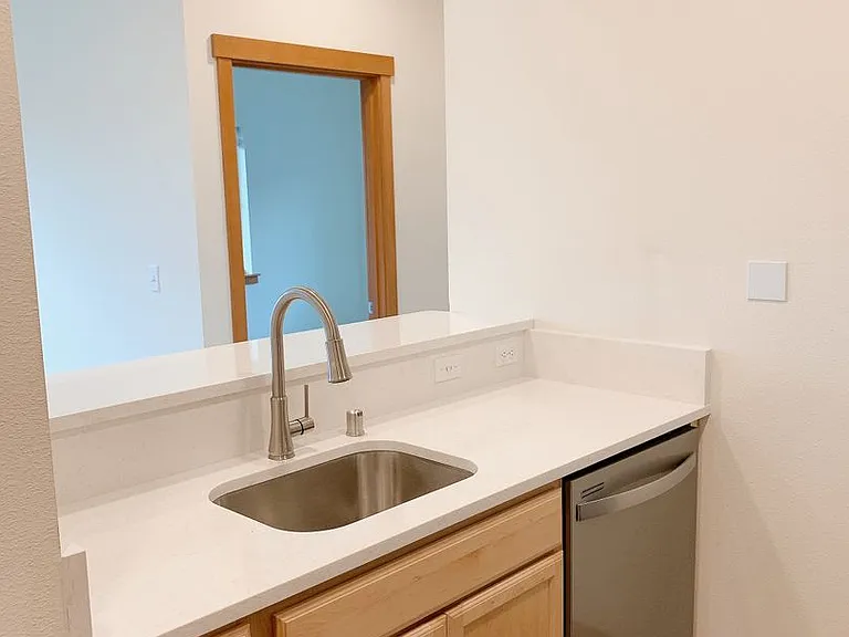 1111 N Forest St — Photo 50