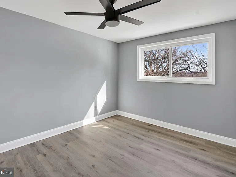 146 Joliet St SW #B — Photo 8