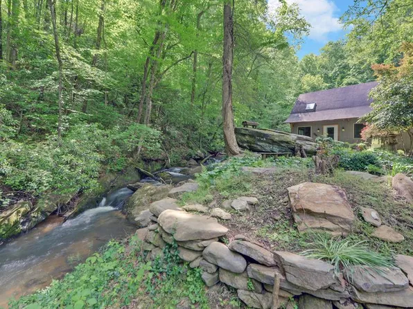 554 Oxford Dr, Ellijay, GA 30540