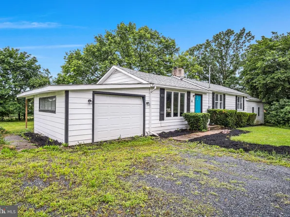 60 Gordon Dr, Carlisle, PA 17013