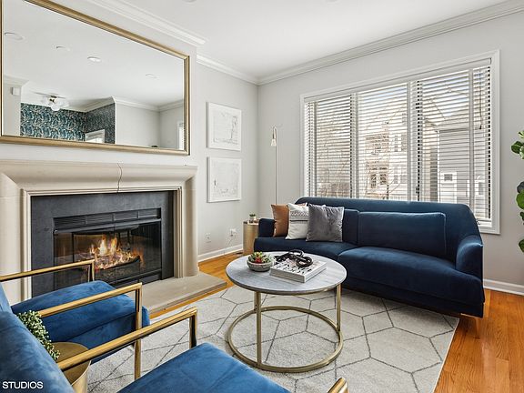 4th image of 3300 N Lakewood Ave #1