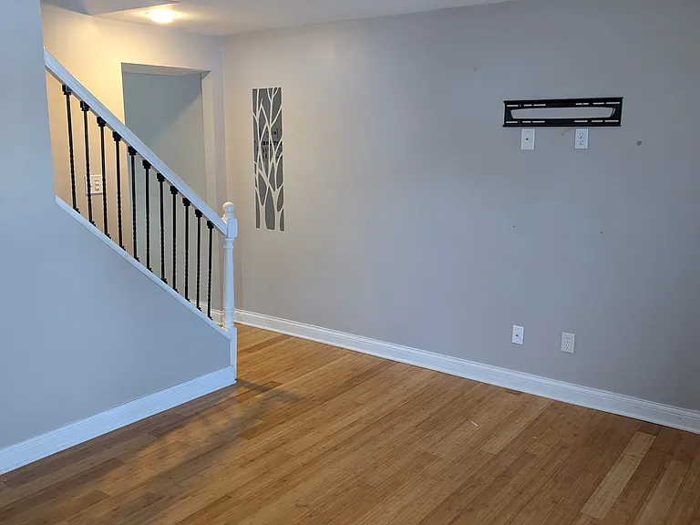 4853 Berryhill Ct — Photo 2
