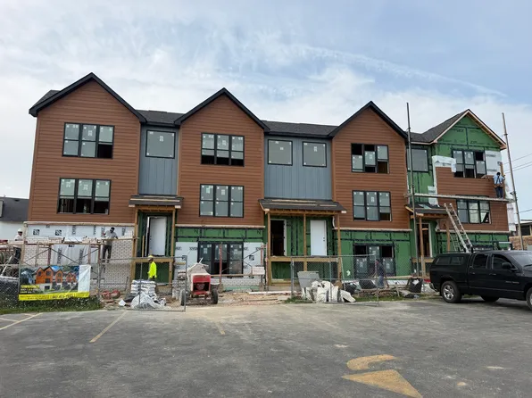 540 N Seymour Ave #D, Mundelein, IL 60060