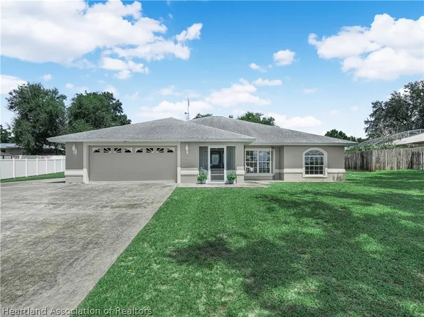 2820 Lakeview Dr, Sebring, FL 33870
