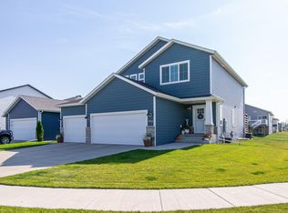 7912 Cottonwood Blvd, Horace, ND 58047