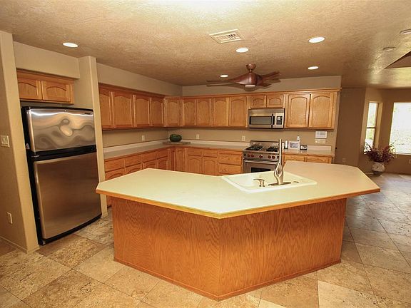 5th image of 1463 W 32nd Pl