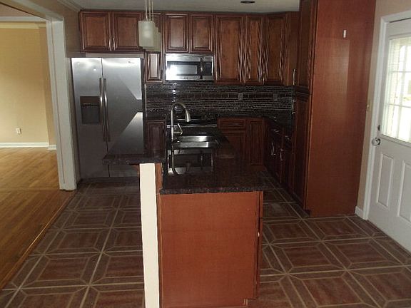 3rd image of 302 Park Ave