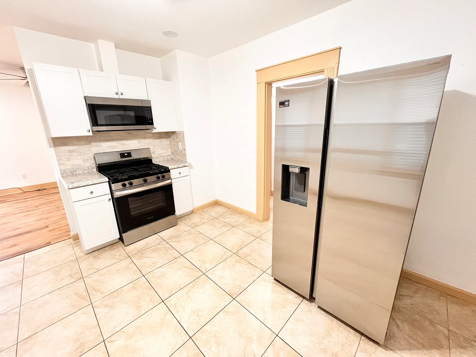 3 bed, 1200 sqft, $1,999 — Photo 4
