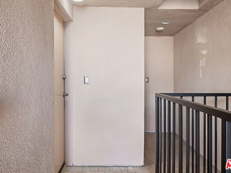435 1/2 W Elk Ave #435 — Photo 7