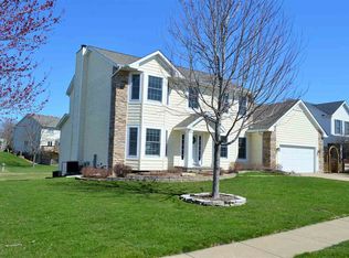 1204 W Donahue St, Eldridge, IA 52748