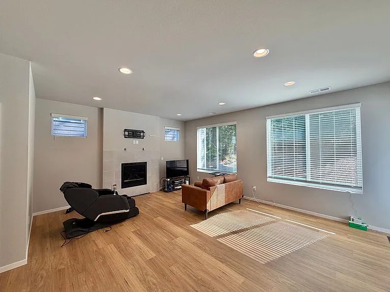 5738 Hawks Landing Pl NE — Photo 3