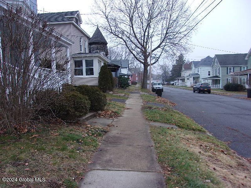 3rd image of 7 E Madison Avenue