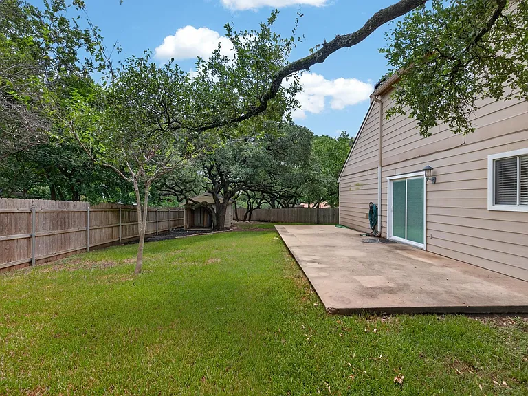 1202 Knollpark Cir — Photo 28