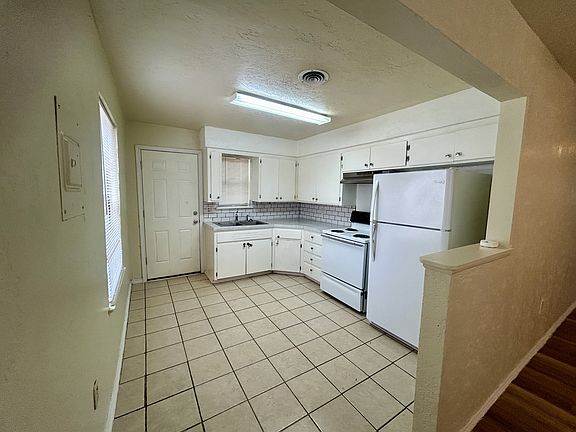 4th image of 505 NW Glendale Dr