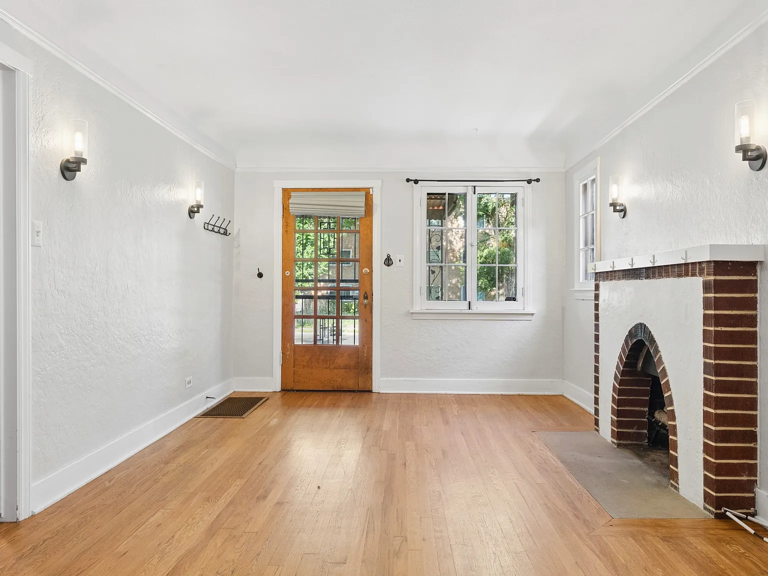 2 bed, 1.5 bath, 1091 sqft, $2,700 — Photo 4