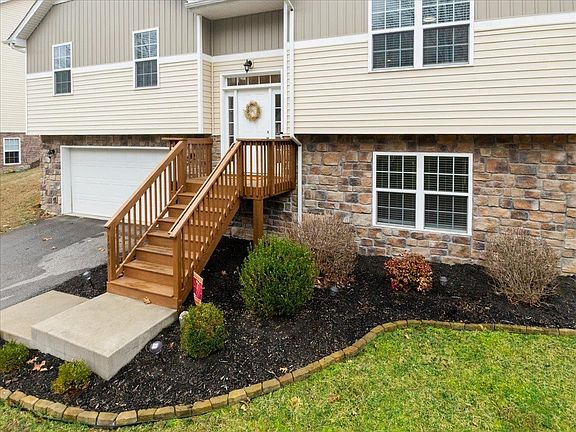 5th image of 1041 Saint Clair Ln