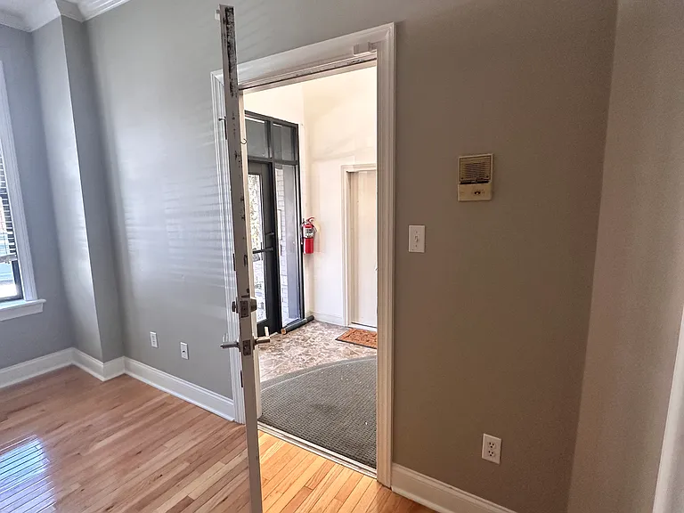 324 Lindsay St — Photo 17