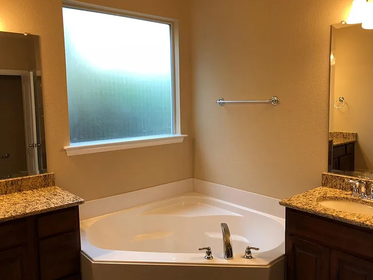 8204 Texian Trl — Photo 11