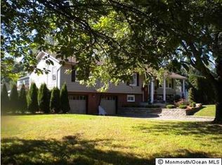 22 Heather Dr, Manalapan, NJ 07726