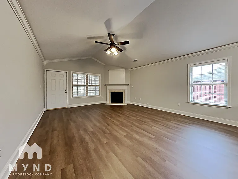2086 Edgewood Dr — Photo 9