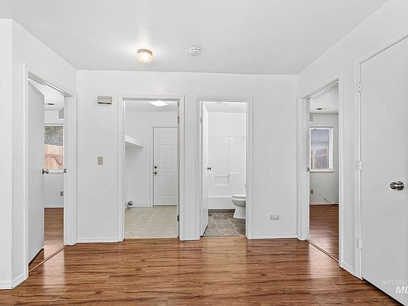 3rd image of 2803 College Ave