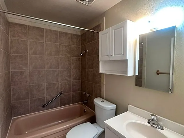 2544 Union St — Photo 61