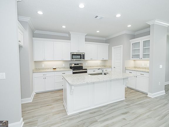 3rd image of 212 The Villas Way