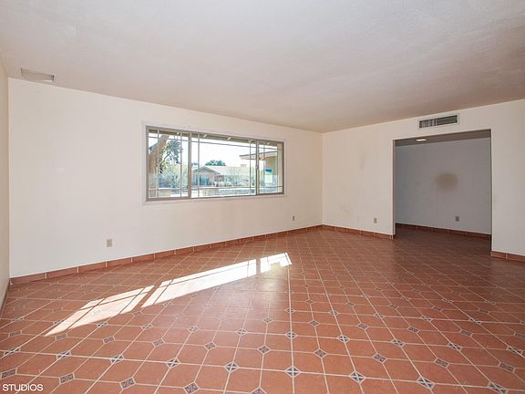5th image of 7732 N 40th Dr