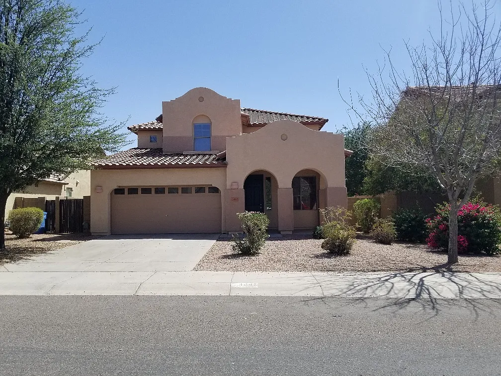 4 bedroom house in South Gilbert — Photo 1