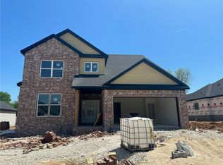 2814 S Angels Rd, Fayetteville, AR 72701