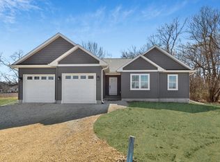 1531 Tyler Ct, Camanche, IA