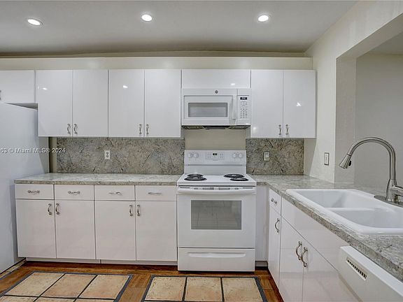 3rd image of 3704 Estepona Ave #16S1
